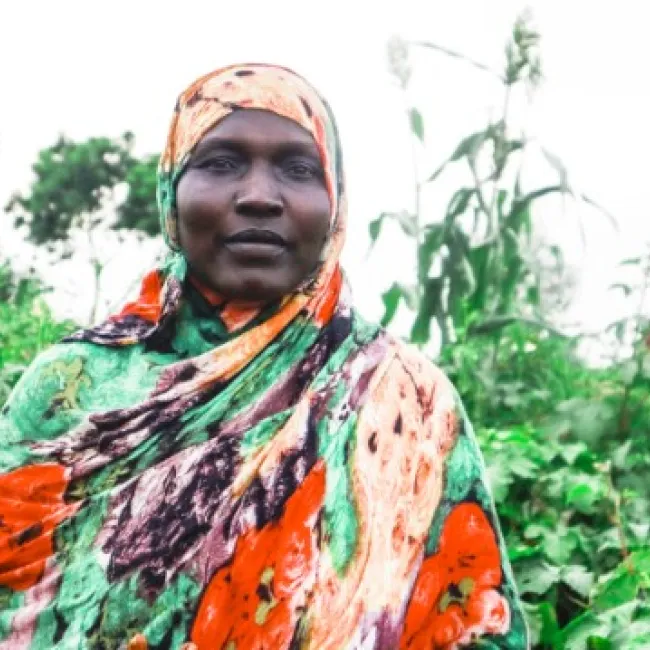 A women stnading with green background